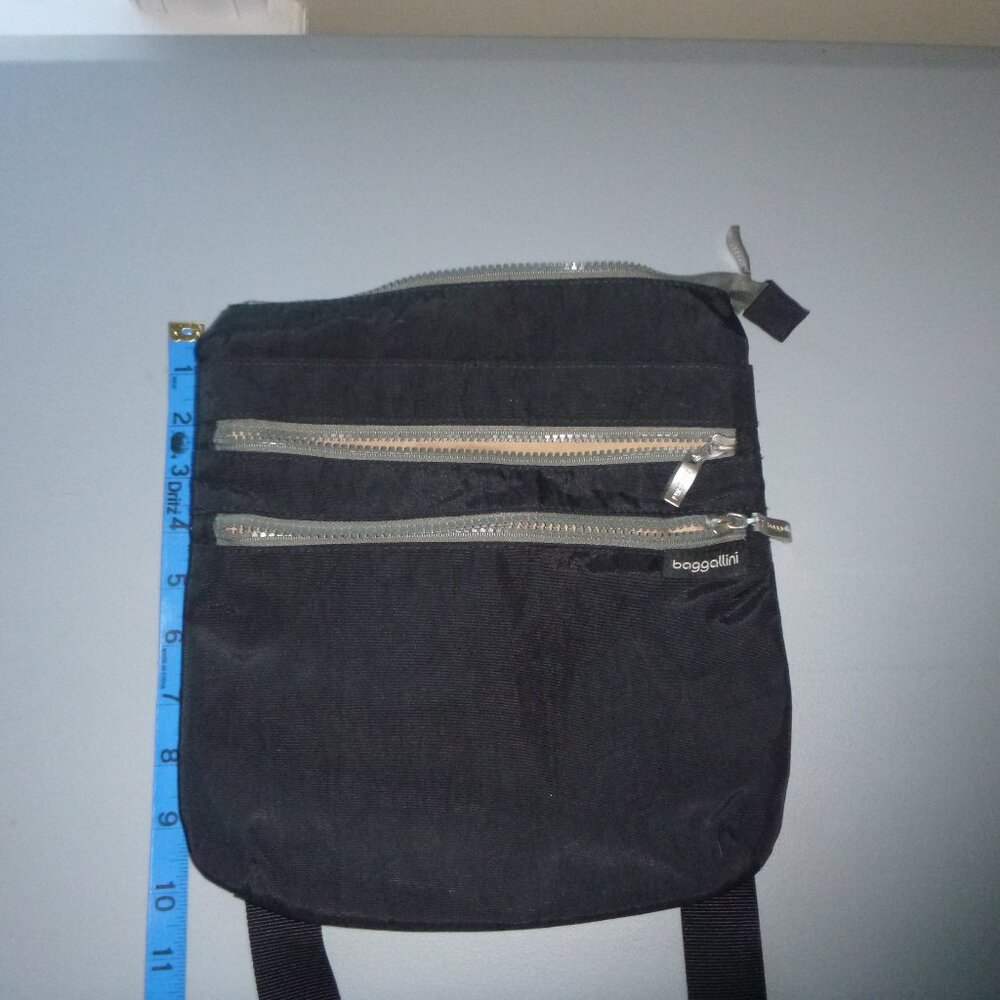 Baggallini Pocket Crossbody